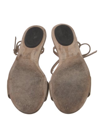 Gucci Horsebit Accent Leather T-Strap Sandals