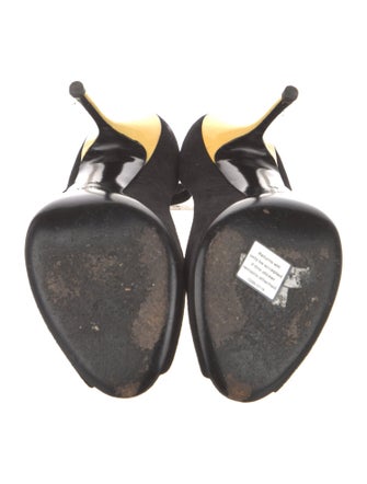 Gucci Interlocking G Logo Suede D'Orsay Pumps