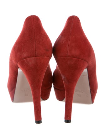 Gucci Suede Pumps