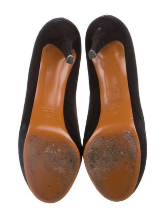 Gucci Suede Pumps
