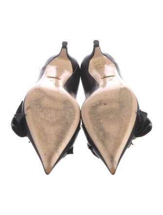 Gucci Faux Pearl Accents Leather Pumps