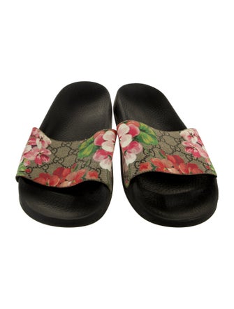Gucci GG Supreme Slides