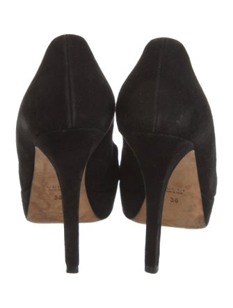 Gucci Suede Pumps