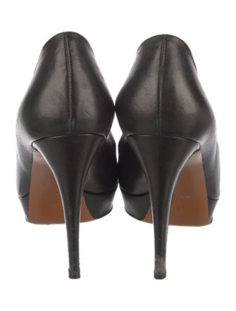 Gucci Leather Pumps