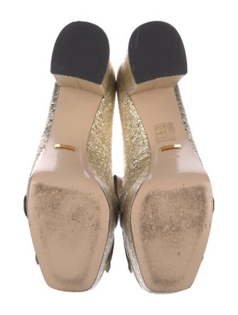 Gucci Double G Logo Leather Pumps