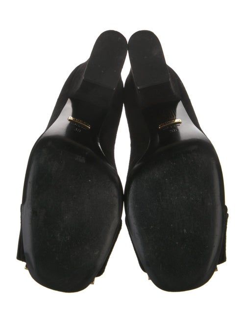 Gucci Suede Pumps