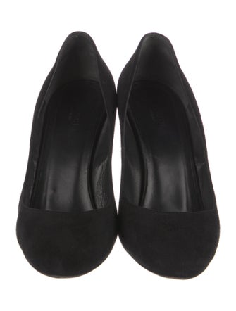 Gucci Suede Pumps