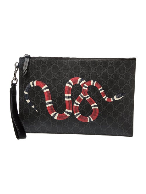 Gucci GG Supreme Clutch