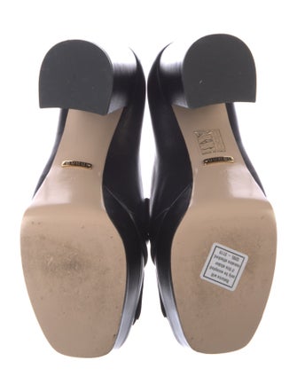 Gucci Double G Logo Leather Pumps