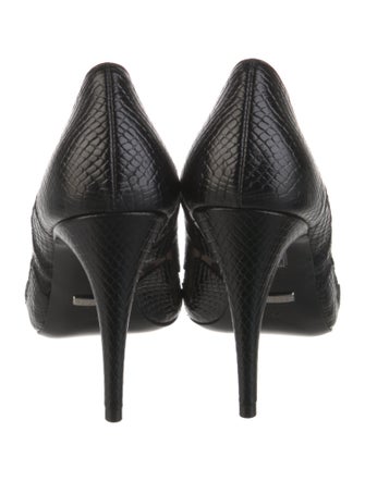 Gucci Embossed Leather Lace Pattern Pumps