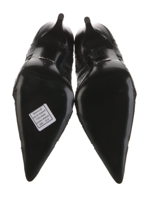 Gucci Embossed Leather Lace Pattern Pumps