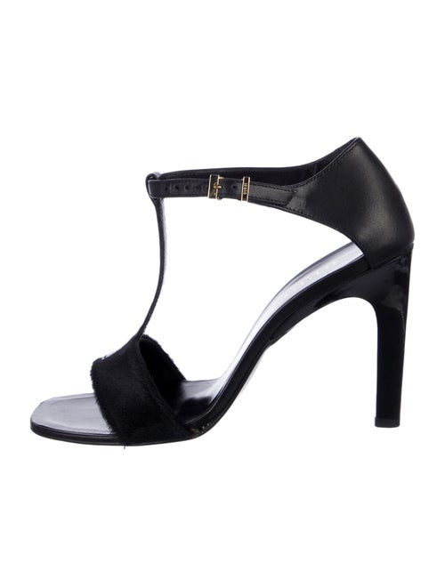 Gucci Leather T-Strap Sandals