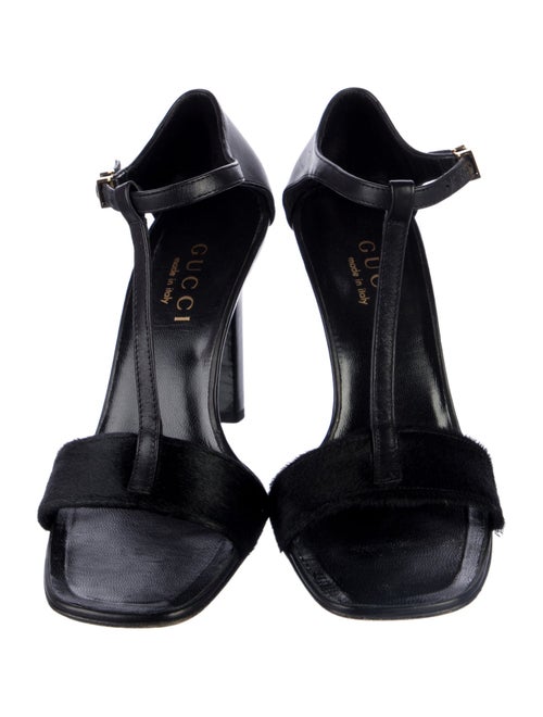 Gucci Leather T-Strap Sandals