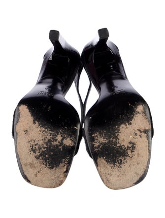 Gucci Leather T-Strap Sandals