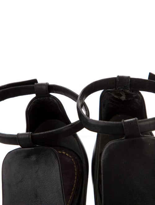 Gucci Leather T-Strap Pumps