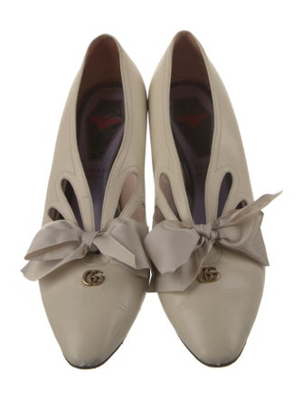 Gucci Double G Logo Leather Pumps