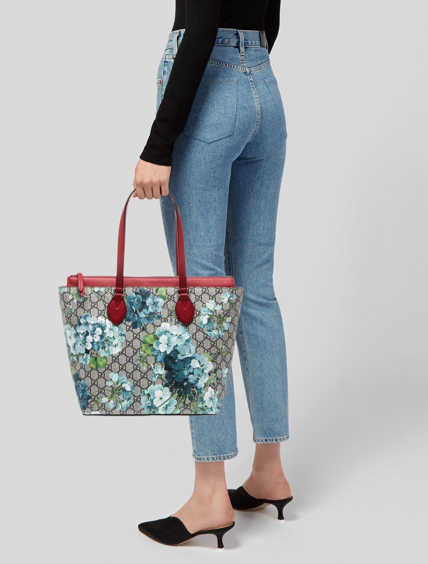 Gucci GG Supreme Tote Medium