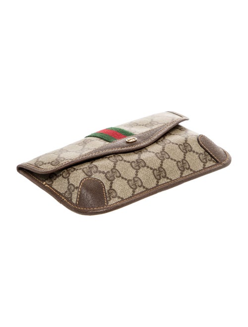 Gucci GG Supreme Clutch