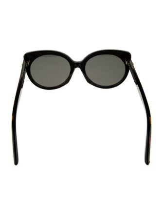 Gucci Oversize Tinted Sunglasses