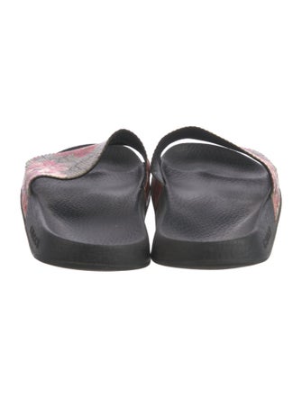 Gucci GG Supreme Flats