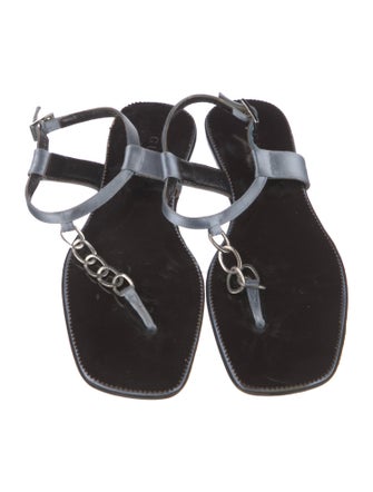 Gucci Leather Chain-Link Accents T-Strap Sandals