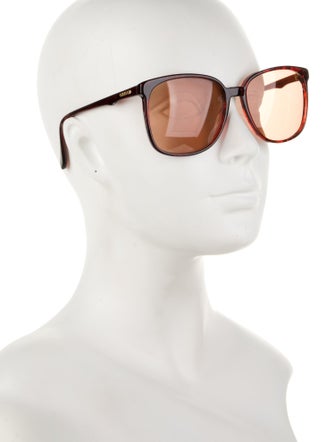 Gucci Oversize Tinted Sunglasses
