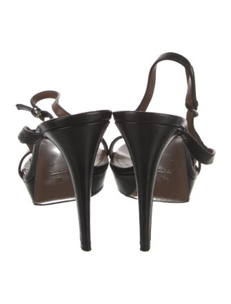 Gucci Horsebit Accent Leather T-Strap Sandals