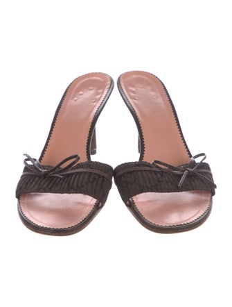 Gucci GG Signature Bow Accents Slides