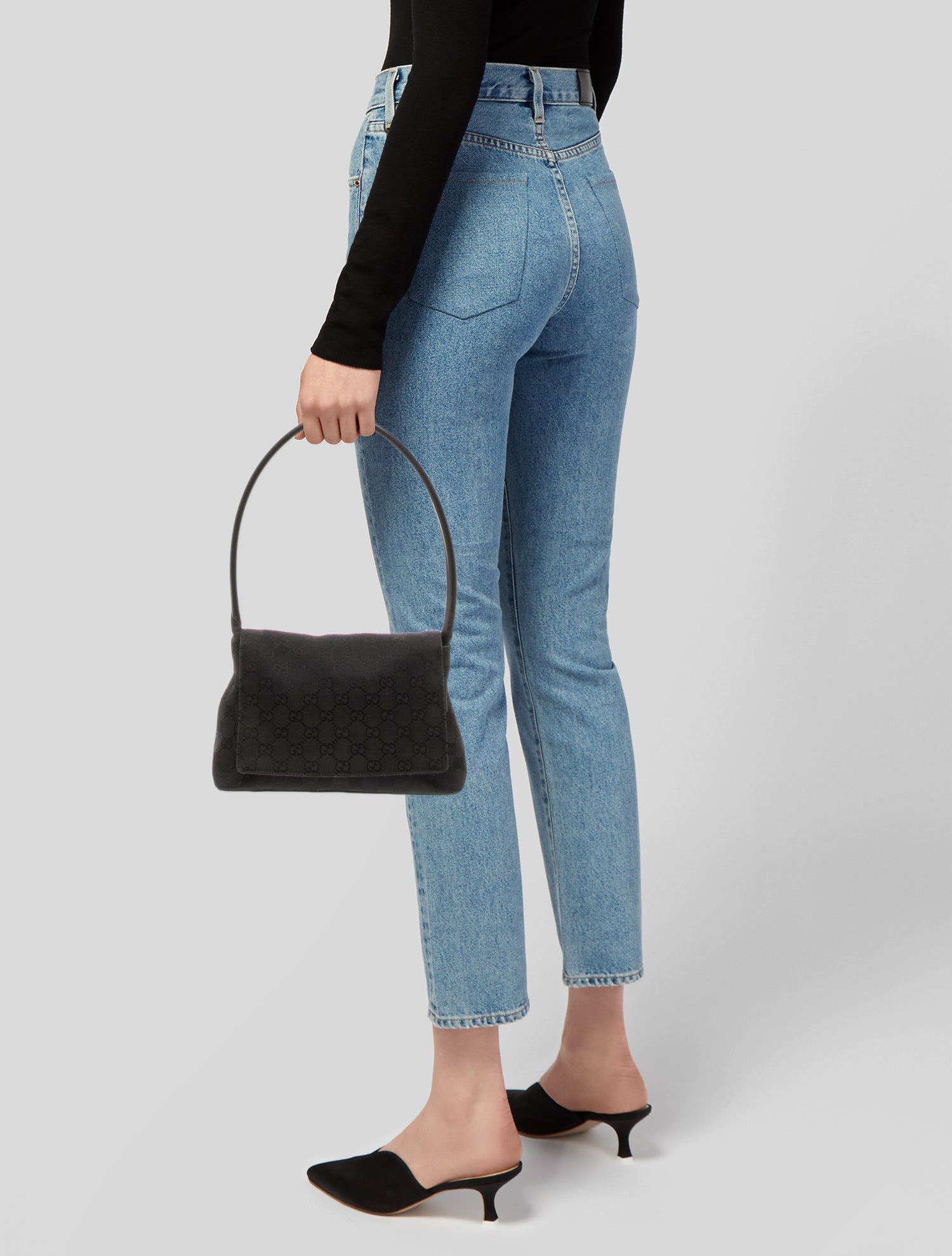 Gucci GG Canvas GG black shoulder bag.