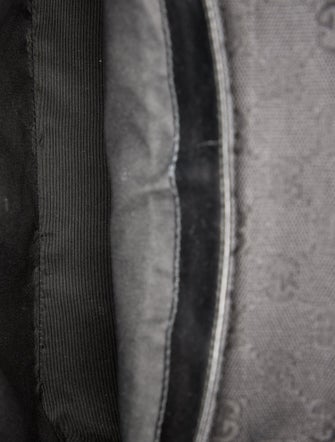 Gucci GG Canvas GG black shoulder bag.