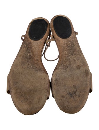 Gucci Leather T-Strap Sandals