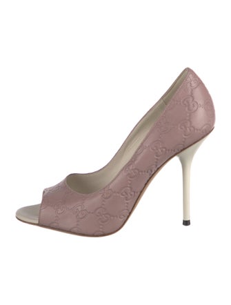 Gucci GG Signature Leather Pumps
