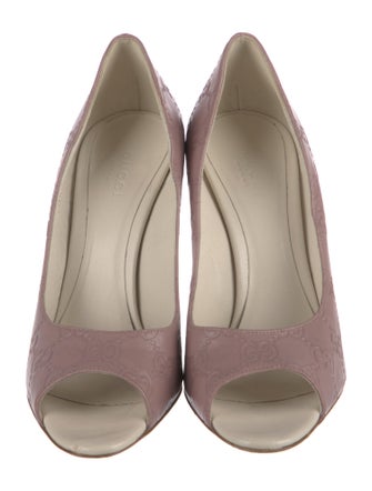 Gucci GG Signature Leather Pumps
