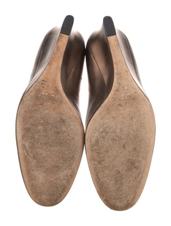 Gucci Interlocking G Logo Leather Pumps