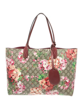 Gucci GG Supreme Tote Medium