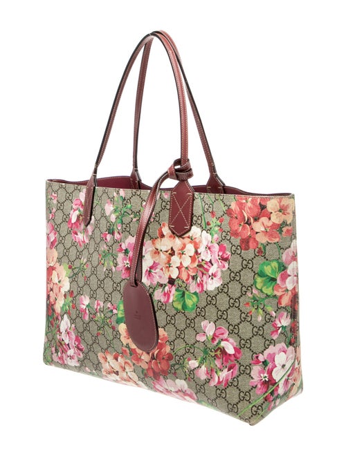 Gucci GG Supreme Tote Medium