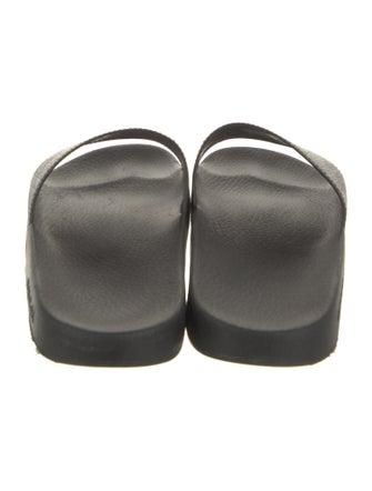 Gucci GG Supreme Slides