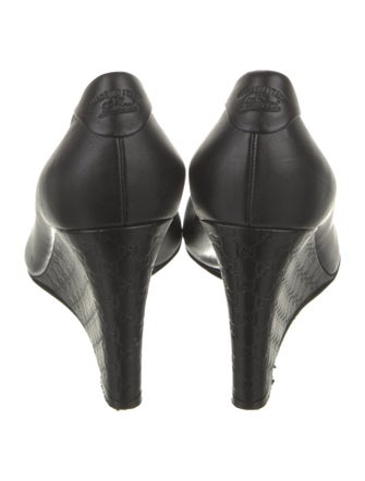 Gucci GG Signature Leather Pumps