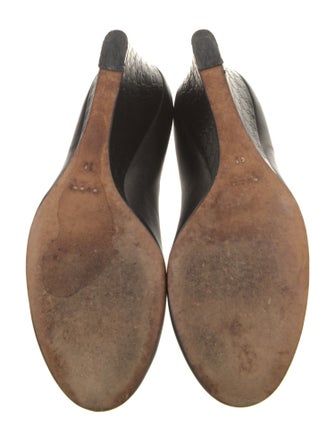 Gucci GG Signature Leather Pumps