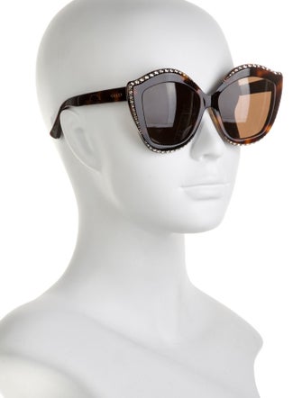 Gucci Oversize Tinted Sunglasses