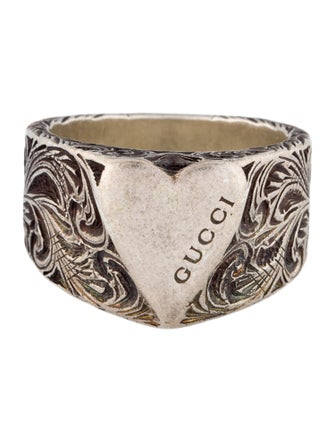 Gucci Engraved Heart Signet Ring