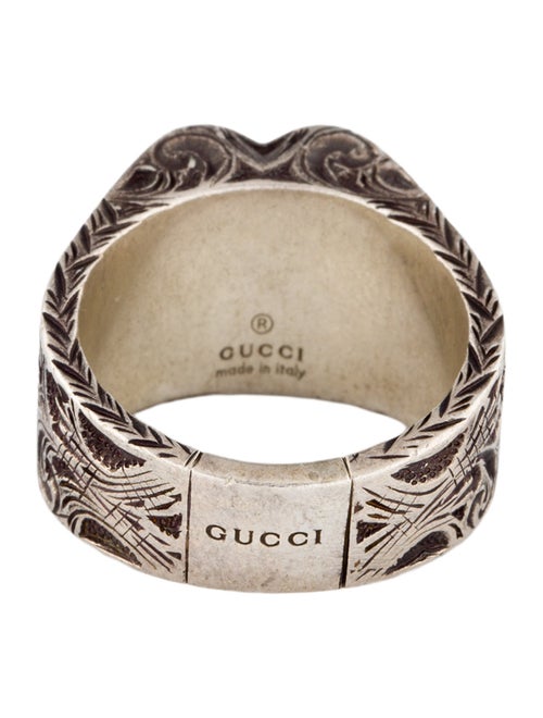 Gucci Engraved Heart Signet Ring