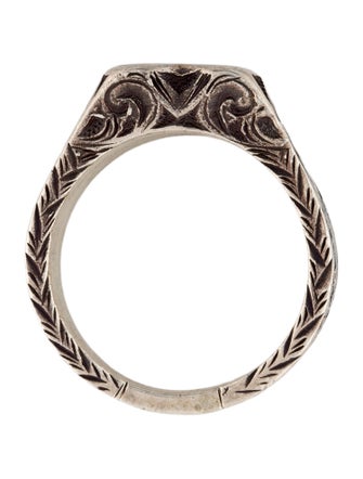 Gucci Engraved Heart Signet Ring