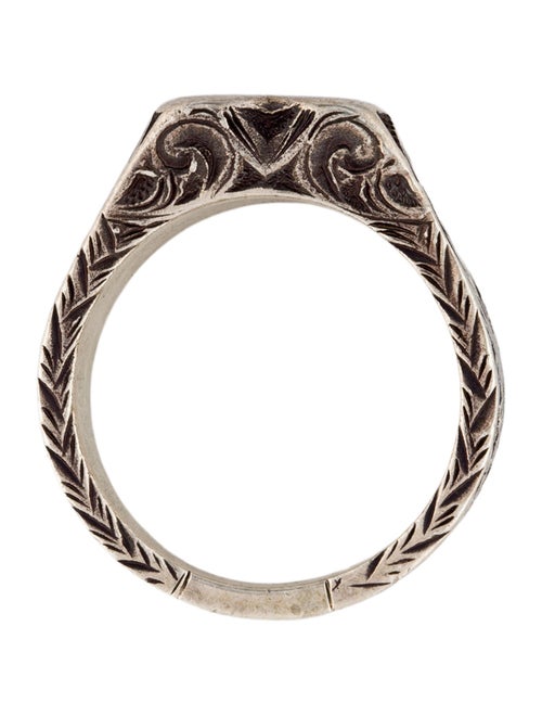 Gucci Engraved Heart Signet Ring