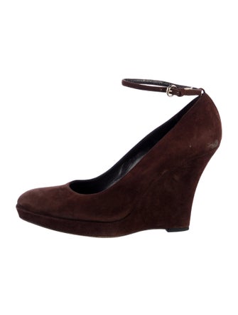 Gucci Suede Pumps