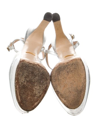 Gucci Leather T-Strap Pumps