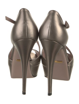 Gucci Leather T-Strap Pumps