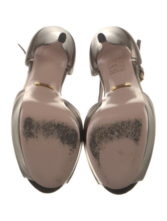 Gucci Leather T-Strap Pumps