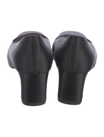 Gucci Satin Beaded Accents Pumps