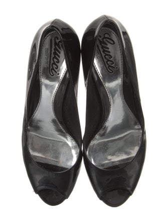 Gucci Interlocking G Logo Patent Leather Pumps